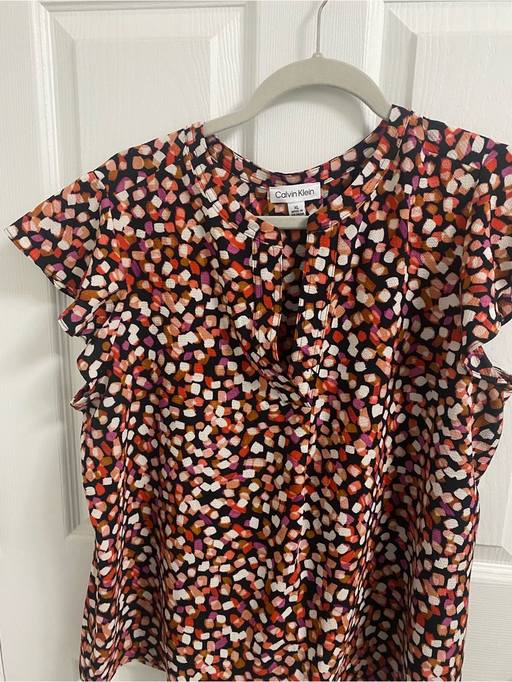 Calvin Klein XL Black, pink, purple Multicolor Spot Flutter-Sleeve v neck top - Picture 1 of 2